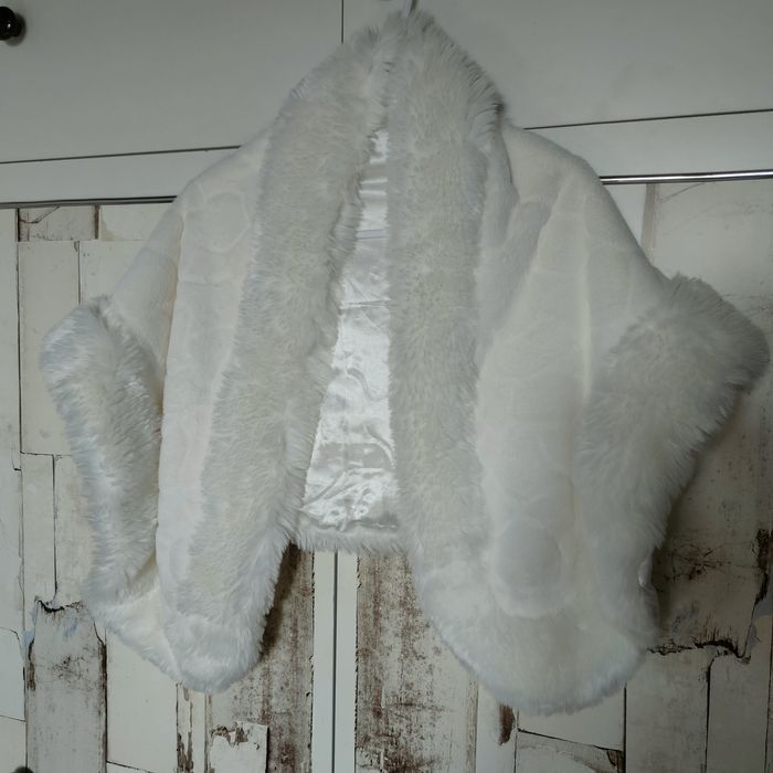 Балеро Хутряна накидка на весілля на хрестини