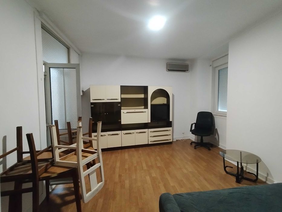 Móvel de sala com arrumação