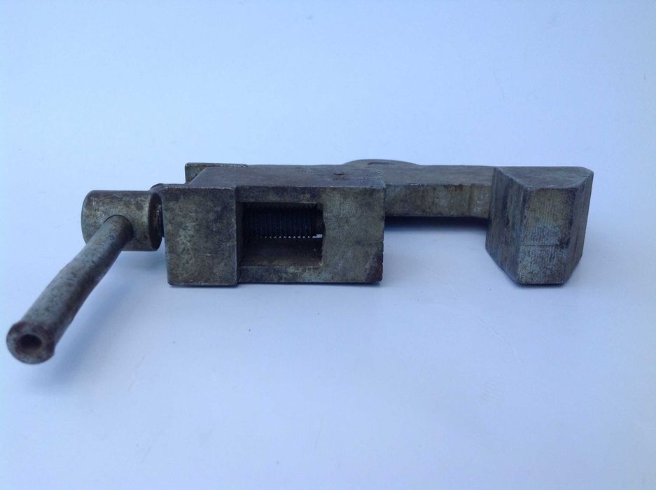 Струбцина держатель фиксатор деталь запчасть к промышл-му станку СССР