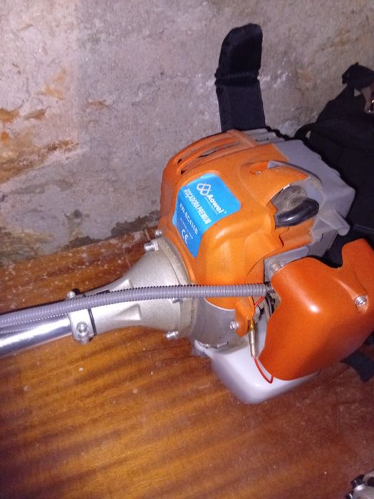 Vendo roçadora tem duas funções arranque elétrico e manual