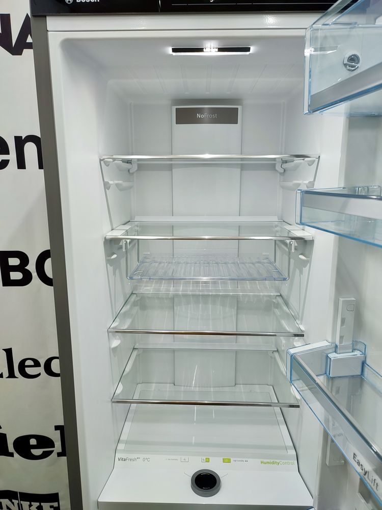 Однокамерний холодильник Bosch Serie 8 Stainless Steel NoFrost A+++