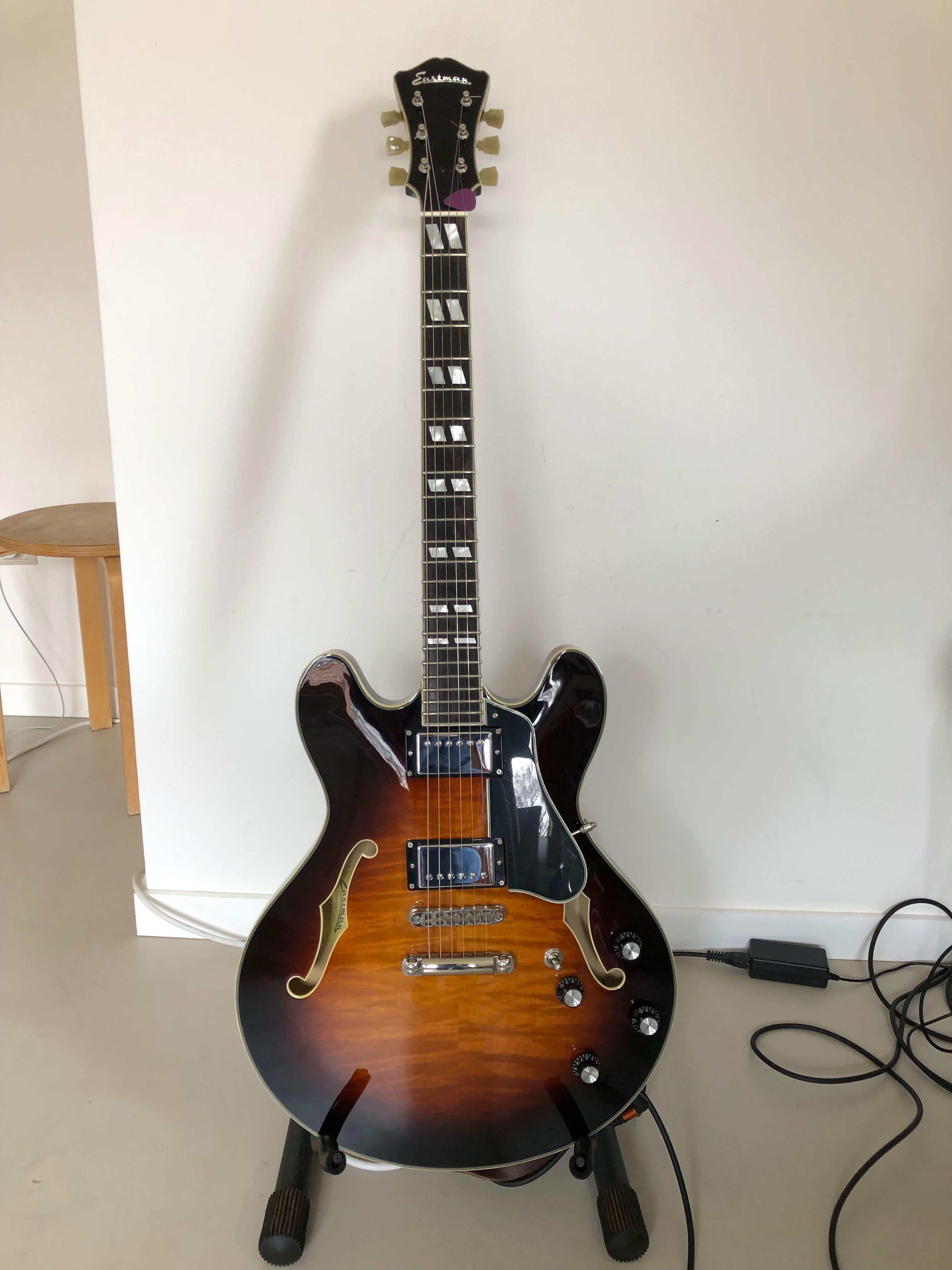 Guitarra Eastman T486 Sunburst + Hardcase