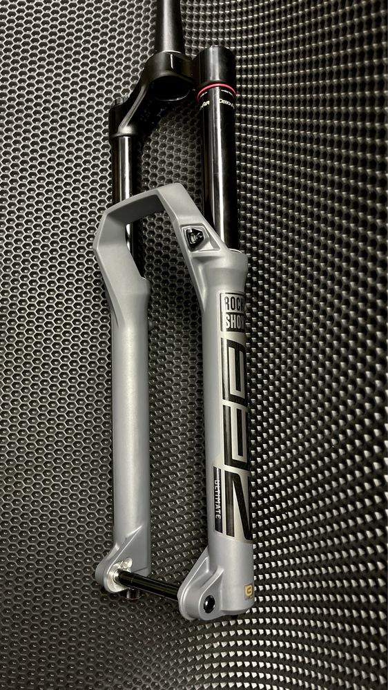 Розпродаж  Вилка RockShox ZEB Ultimate MTB нова