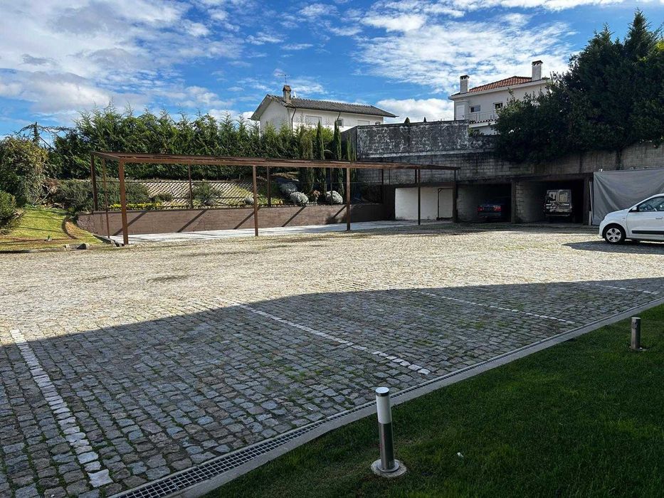 Piso superior em clube de Padel na Trofa