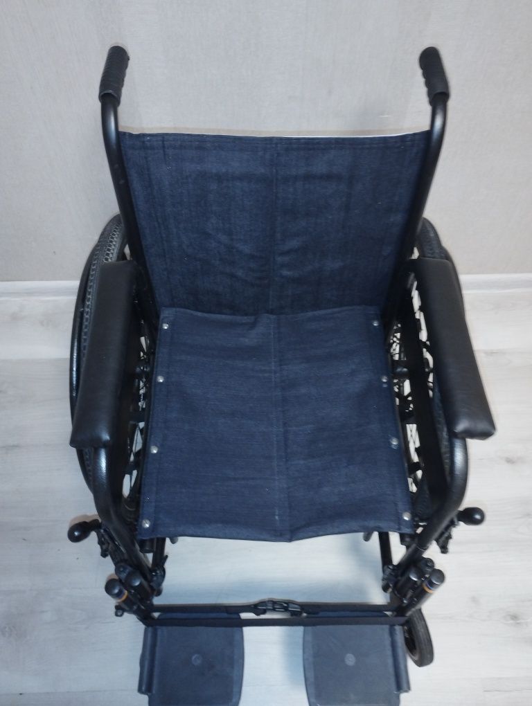 инвалидная коляска,инвалидное кресло,інвалідний візок,інвалідне крісло