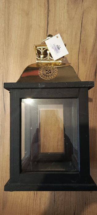 Lampion wzorowany na starych lampach.