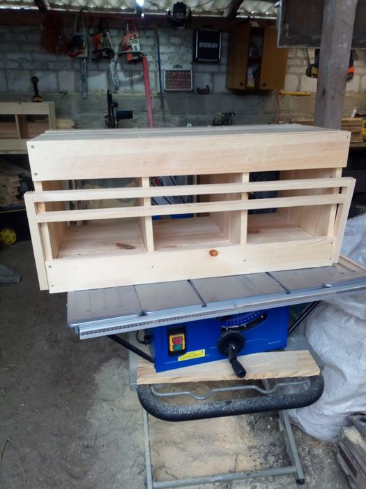 Gniazda dla kur potrójne