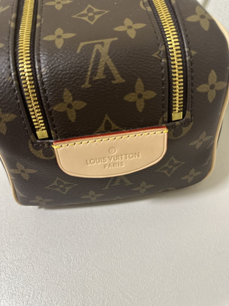 Косметичка LV Dopp Kit Louis Vuitton, Луи Виттон кожанная