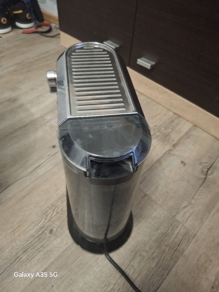 Do sprzedania ekspres kolbowy marki Delonghi . Model EC685.