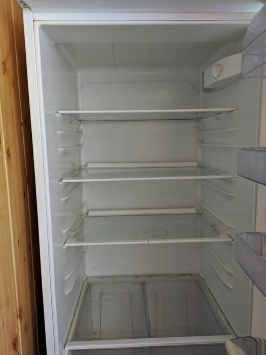 Продам холодильник полки ящики Zanussi на деталі під ремонт ZRB940PWH2