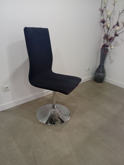 4 Cadeiras com capa vendo conforme as imagens