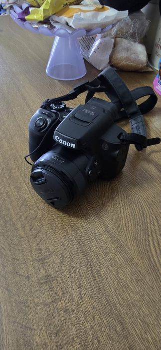 Canon PowerShot SX70 HS – Zoom 65x (21-1365mm)