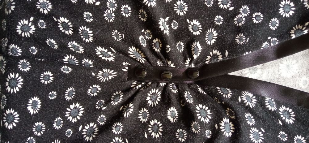 Sukienka Orsay czarna w białe kwiatuszki