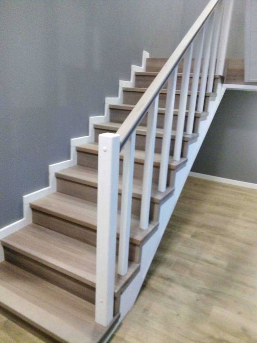 Виготовлення дерев'яних сходів
(Изготовление деревянных лестниц)