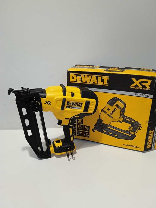 Gwoździarka DeWalt DCN660N 18V Body 
Stan bardzo dobry, małe ś