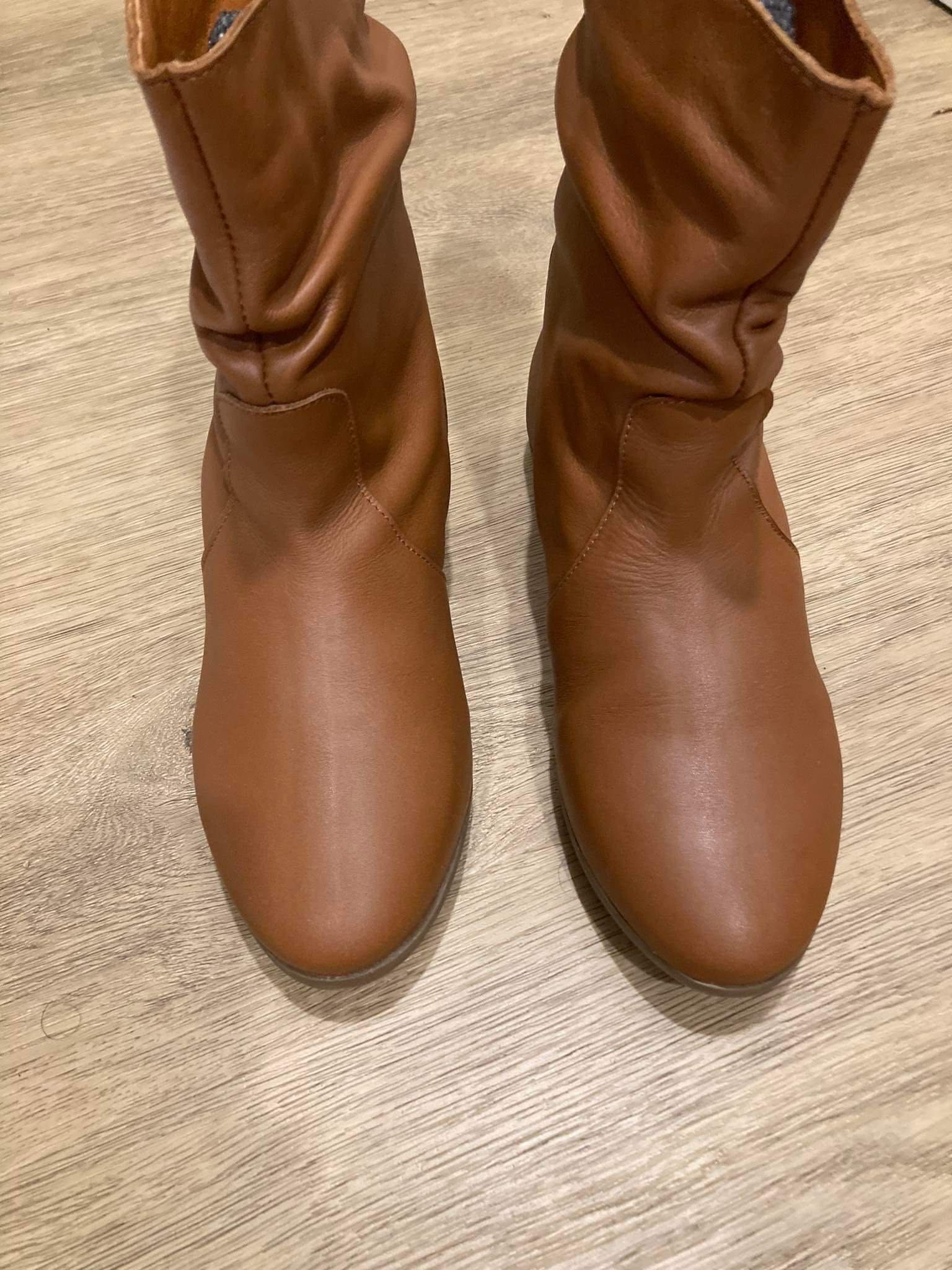 Botas rasas novas em camel 35