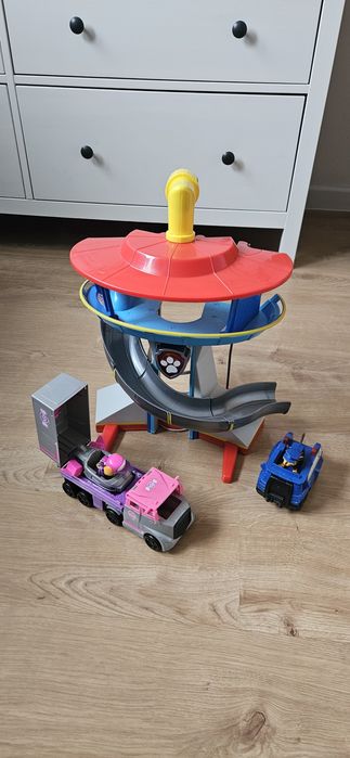 Baza Psi patrol + ciężarówka Skye