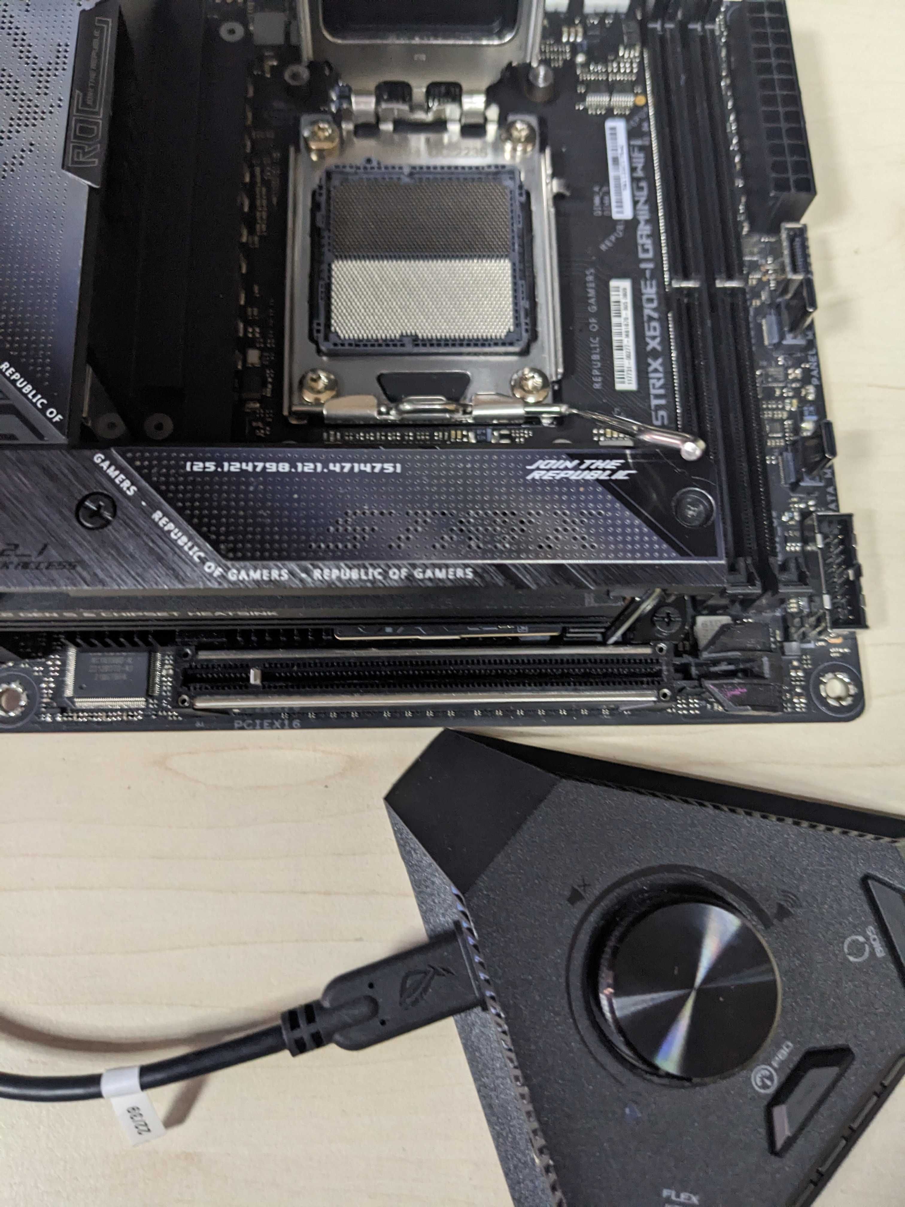 Материнська плата Asus Rog Strix X670E-I Gaming WiFi