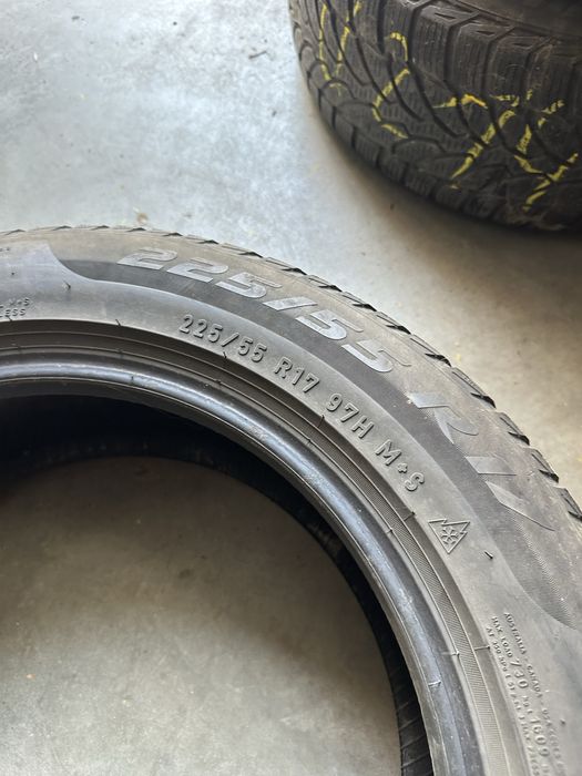 2x zimowe 225/55R17 Pirelli Sottozero 3 Runflat cena za parę 6mm 2021