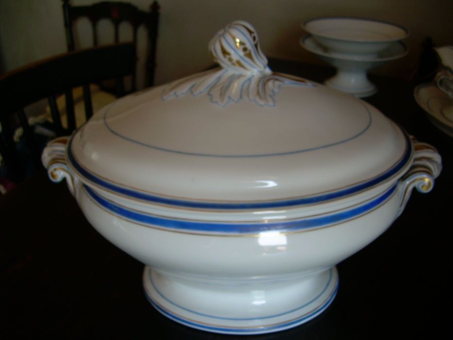 Terrina com tampa porcelana azul e branco antiga