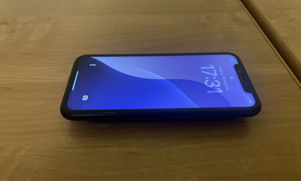 Продам iPhone XR 64