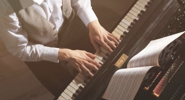 Приватні уроки по грі на фортепіано/гітара