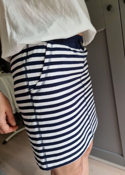 Nowa spódnica mini sportowa Reserved 38 M paski biało-granatowa styl m