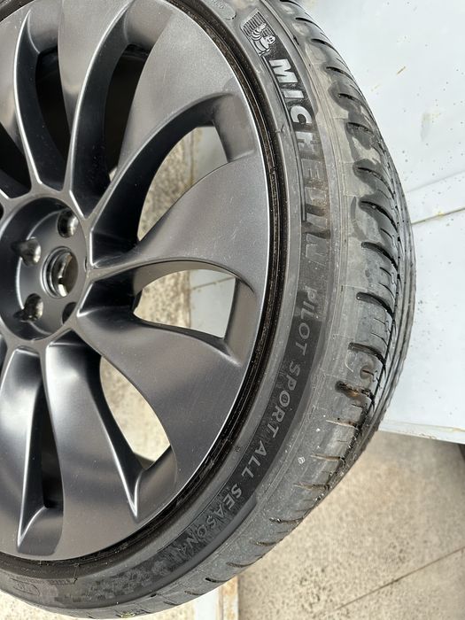 Диски шини Tesla model Y performance