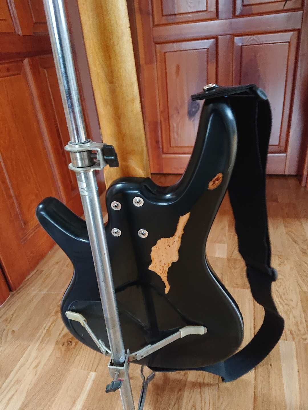 Bas gitara vintage z przetwornikami Ibanez