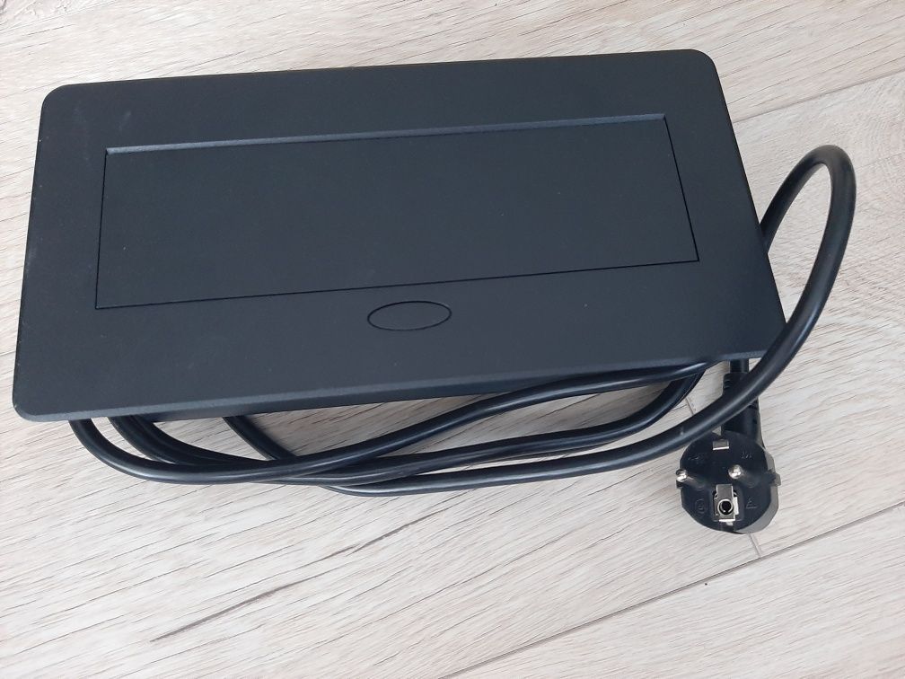 Gniazdo wpuszczane w blat KOMBIBOX z USB CZARNY