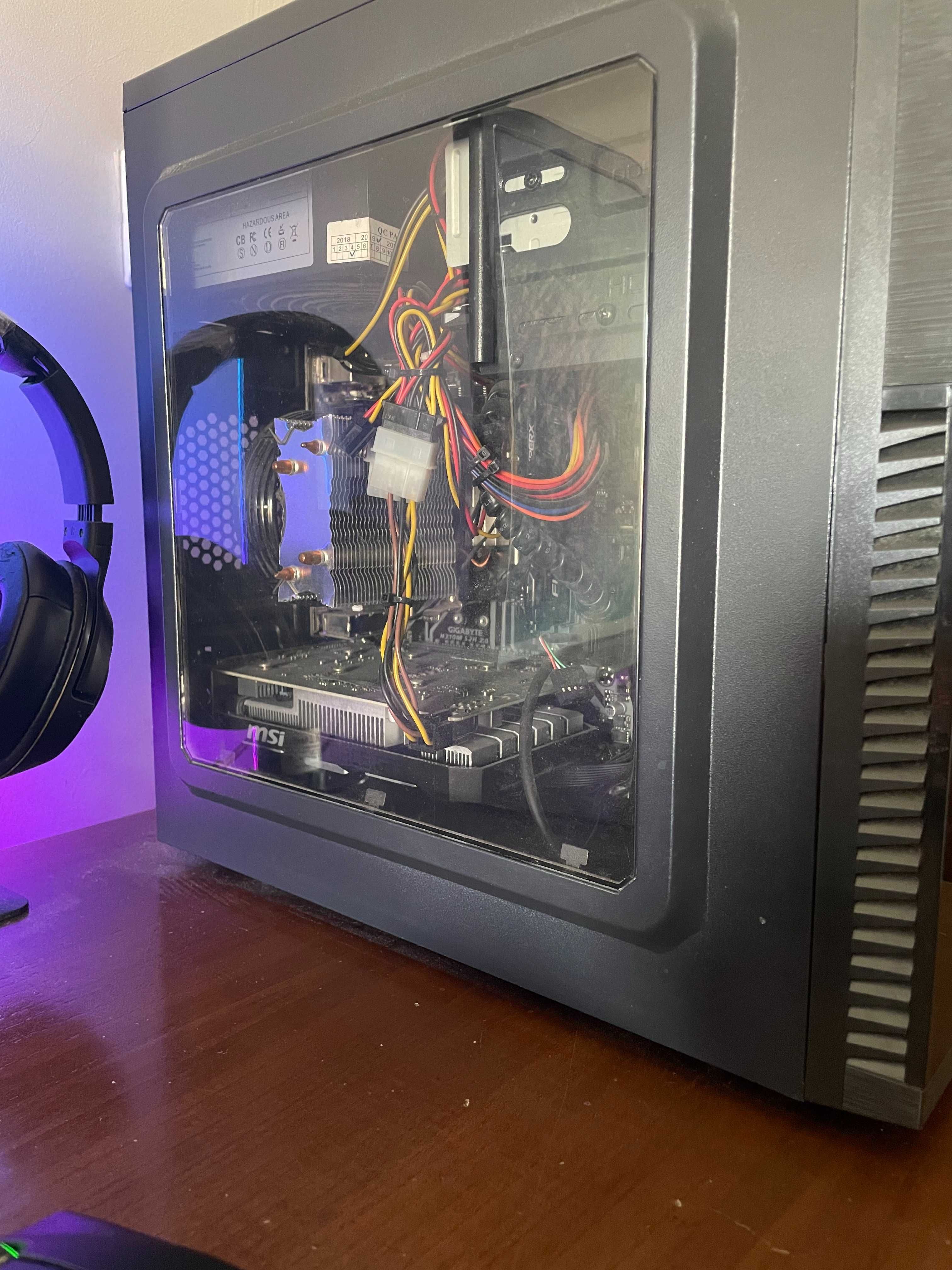 Computador gamer com monitor