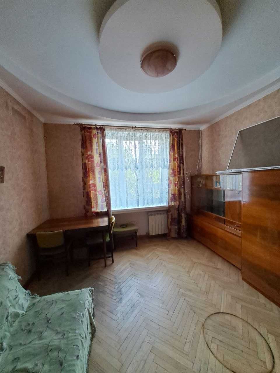 3-комнатная сталинка, средний этаж, Музкомедия