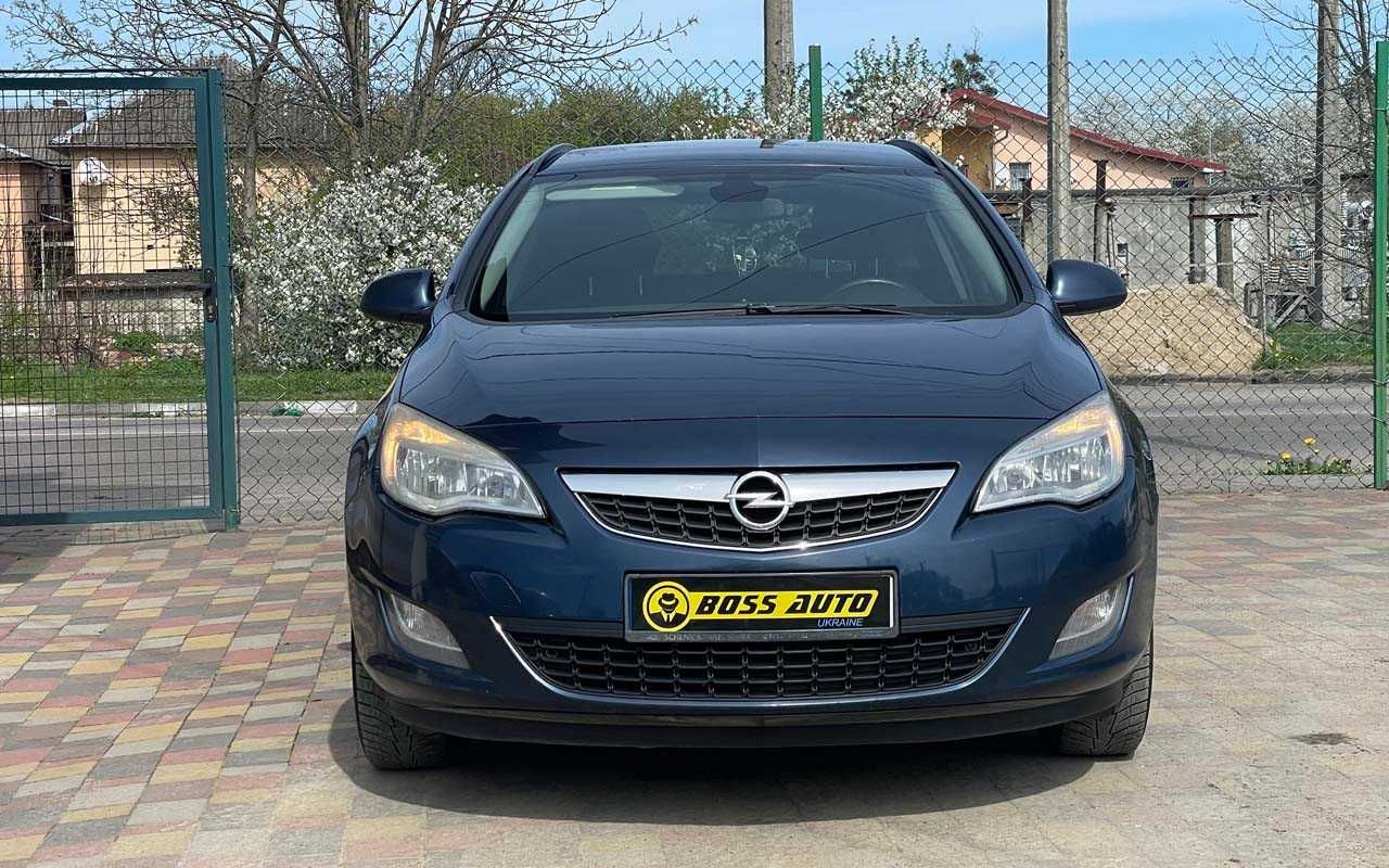 Opel Astra J 2011