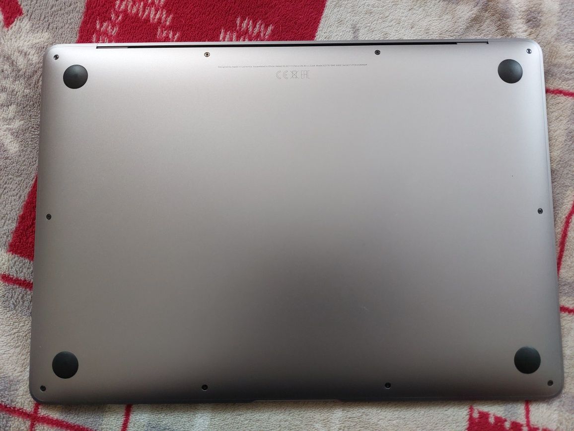 MacBook Air 2020 i3/256/8gb A2179
