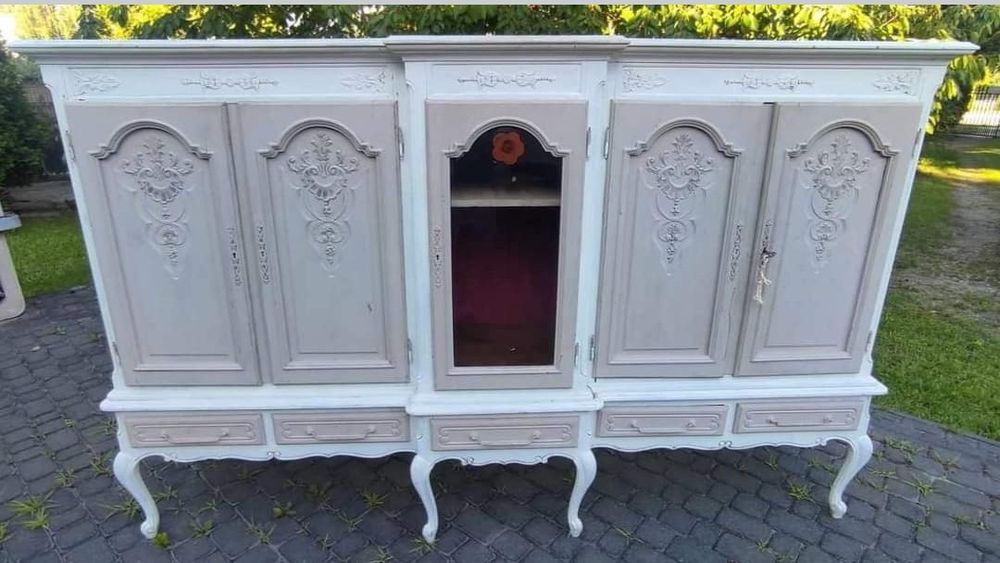 Kredens , szafka malowana farbami kredowymi