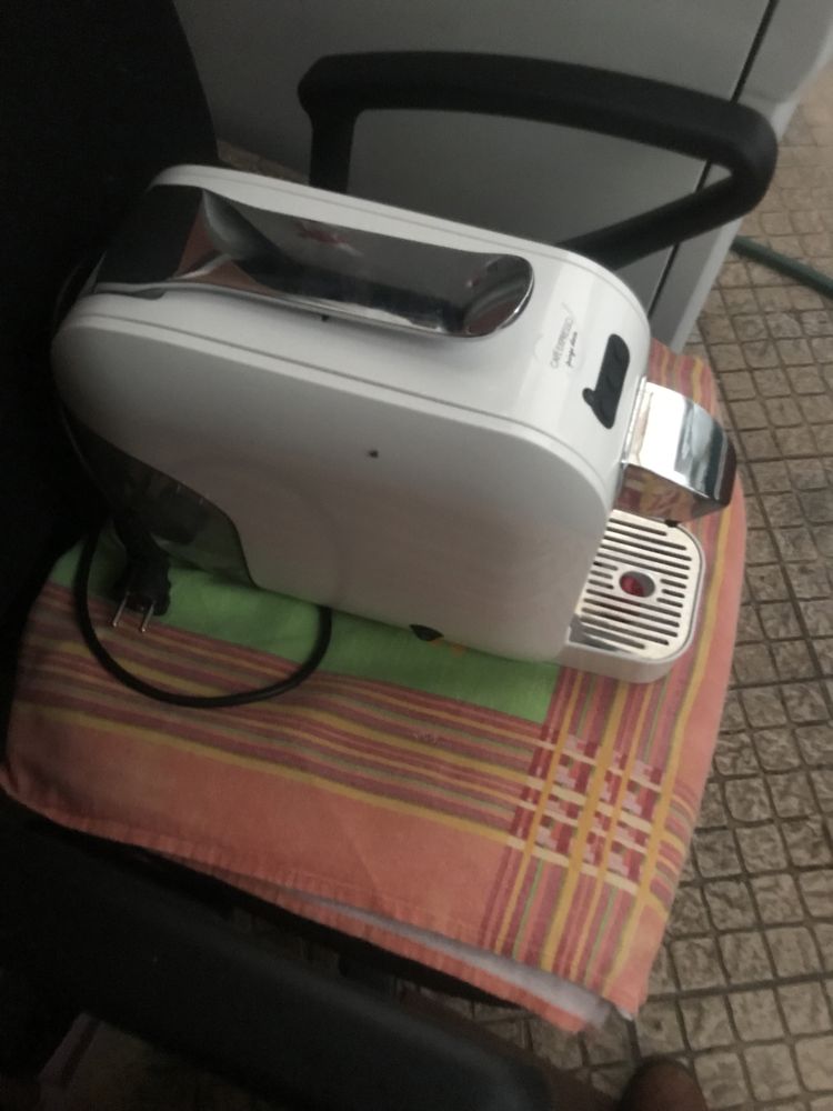 Maquina de cafe como nova