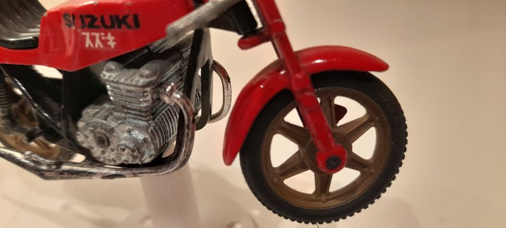 Suzuki Carrera Guiloy 1:24 incompleta