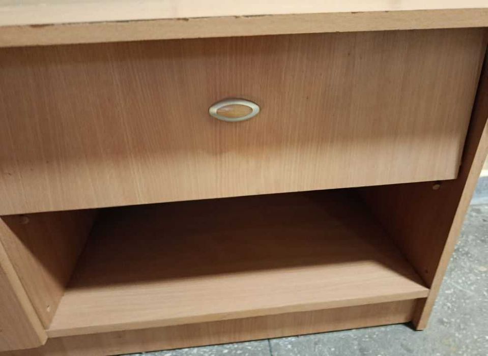 Szafka na buty, lub dół garderoby.