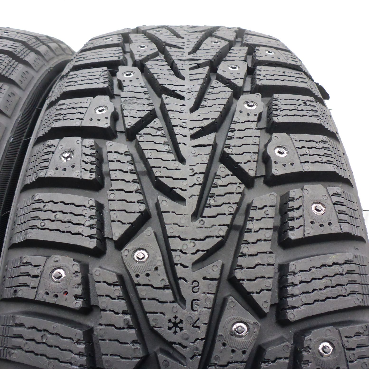 Opony 195/65/15 Nokian 195/65R15 95T XL Zimowe KOLCE 2020 Nieużywane