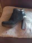 Botas da marca Decénio em pele e camurça Muito bonitas