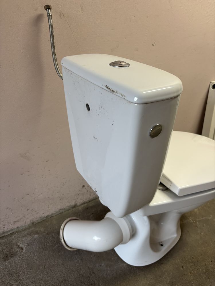 Komplet WC z deską – klasyczny gotowy do montażu toaleta cersanit