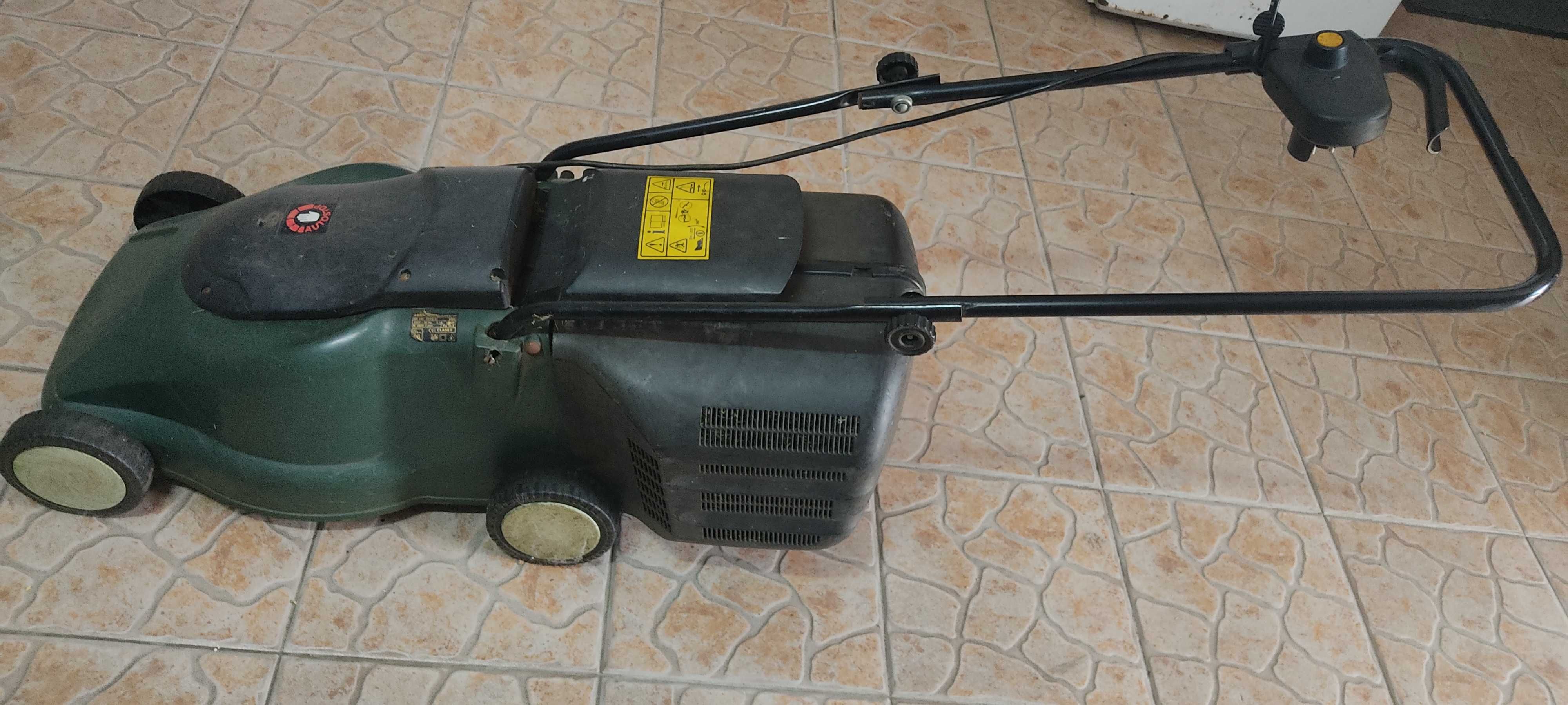 Corta relva Black and Decker GR 345 em bom estado