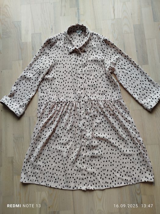 Przepiękna pudroworóżowa sukienka plamki groszki koszulowa z kołnierze