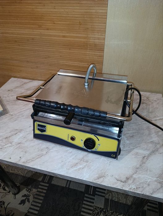 Промислова сендвіч- гріль REMTA