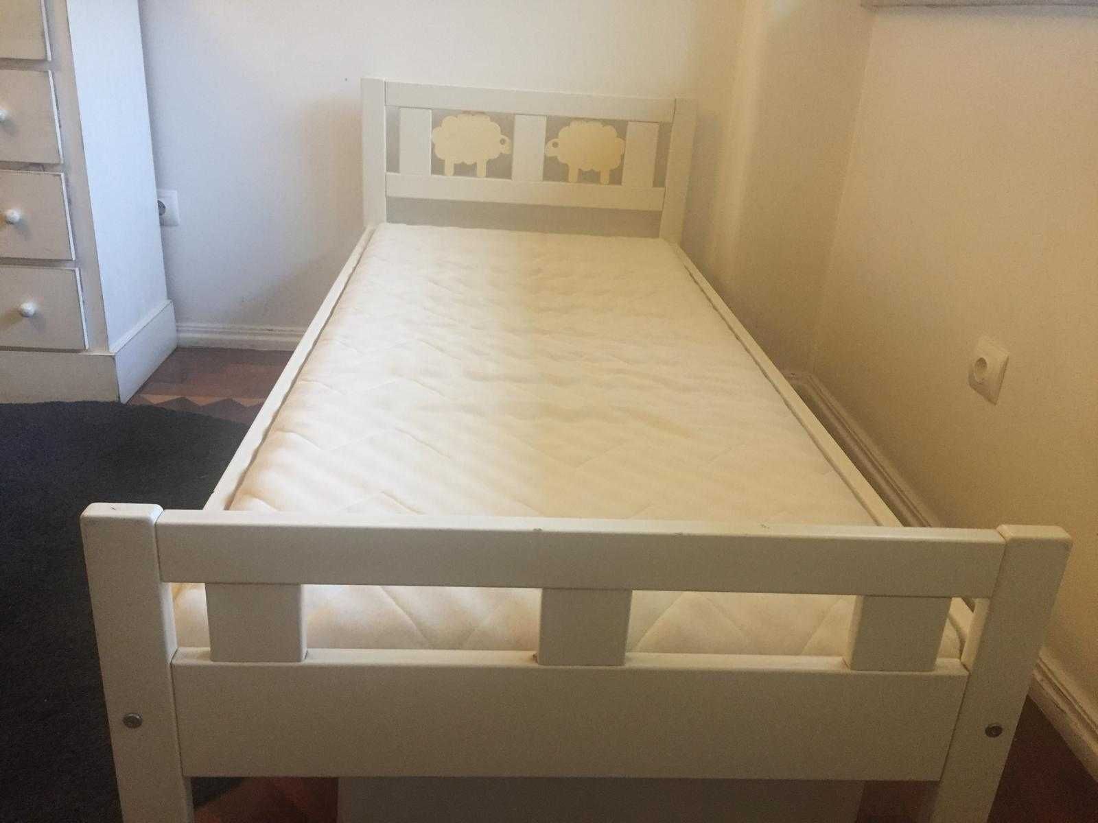 Cama criança (IKEA) com colchão