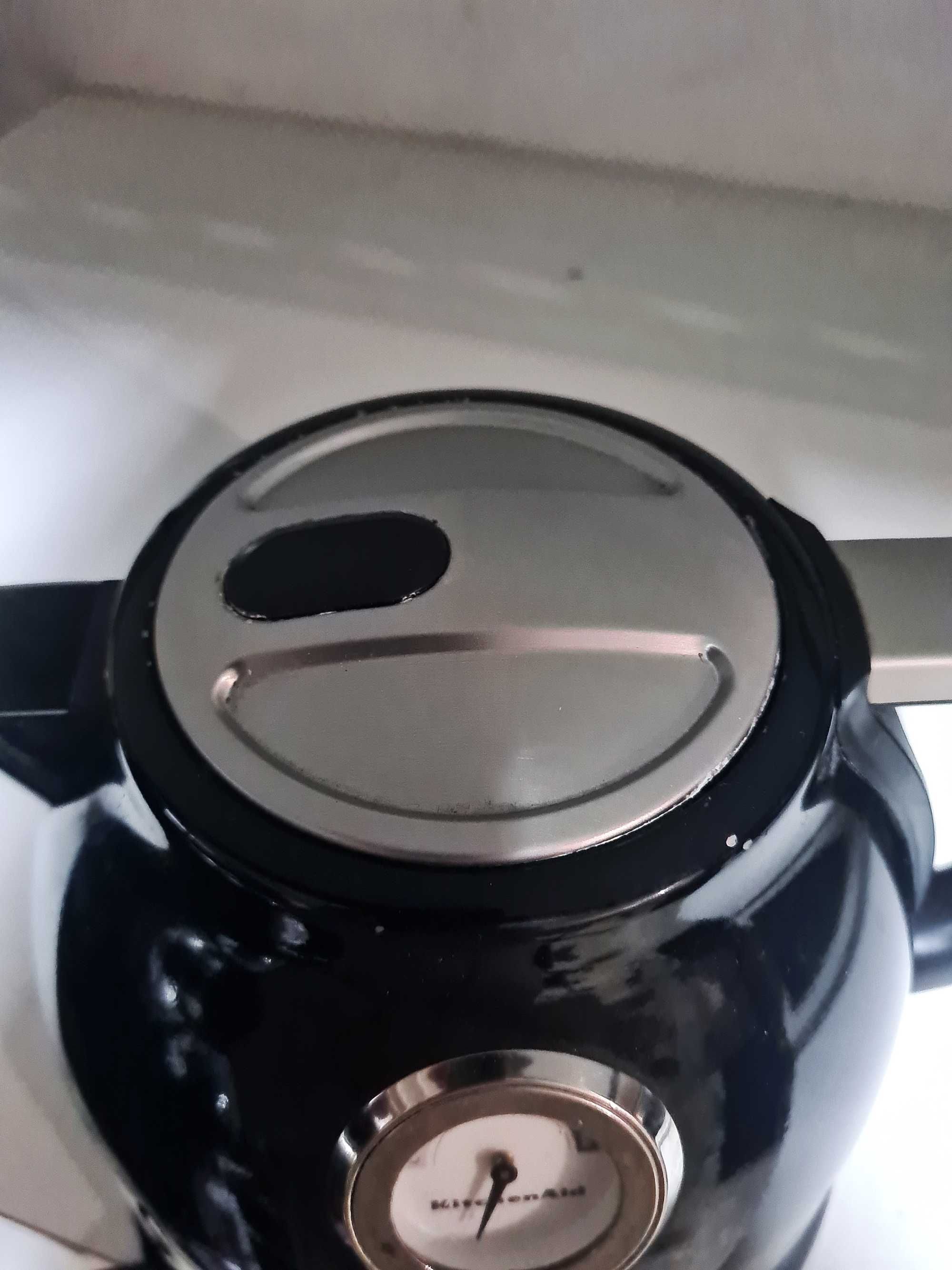 Kultowy czajnik KitchenAid ARTISAN w kolorze czarnym