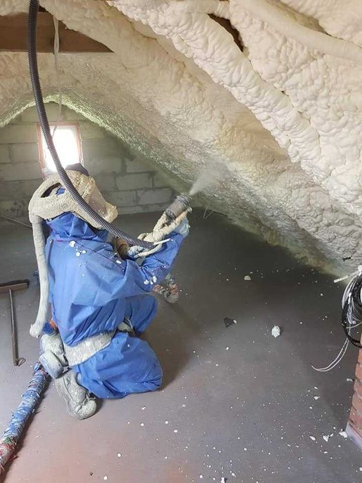 Ocieplanie Ocieplenie Izolacja dachu poddasza ścian pianka piana PUR