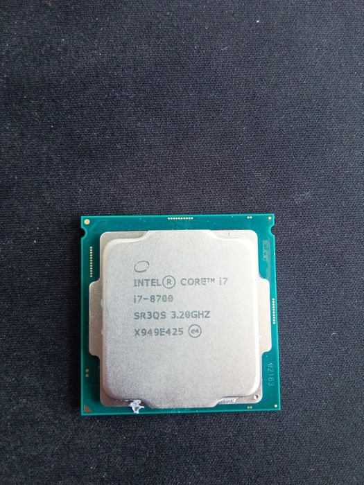 Процесор Intel Core і7-8700