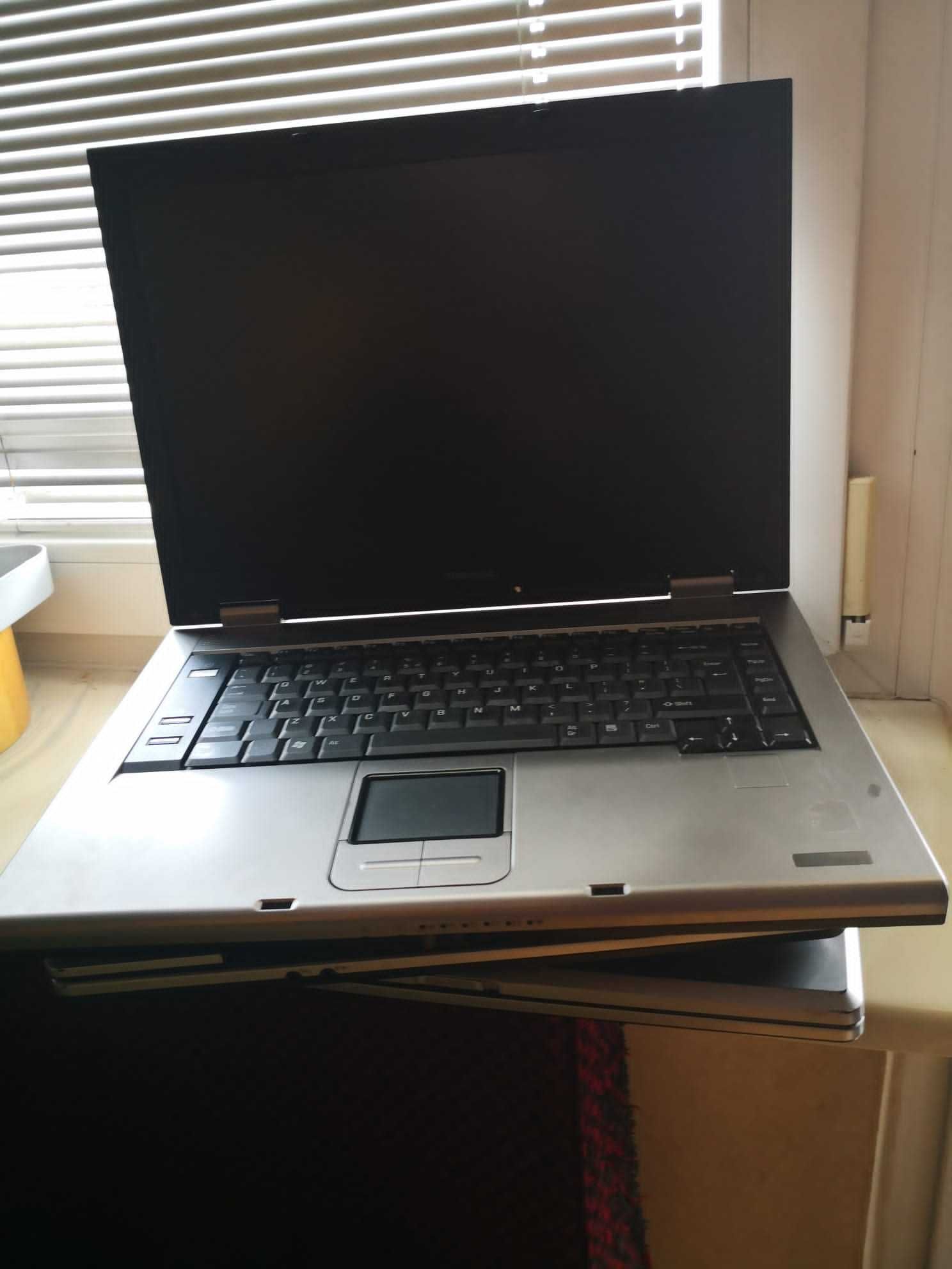 Laptop laptopy używane niekompletne
