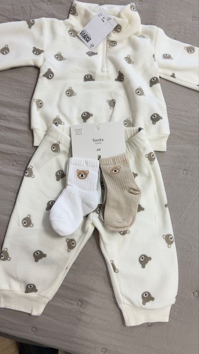 Дитячий флісовий костюмчик H&M 68 розмір з носочками